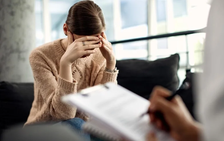 девушка с низкой самооценкой у психитара